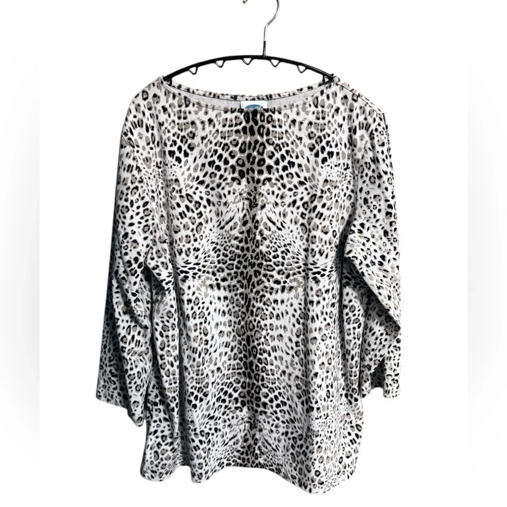 TWO DG2 by Diane Gilman Leopard Print Tops - Picture 2 of 7